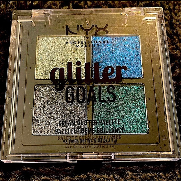 NYX Glitter Goals Eyeshadow Quad-Glacier - Picture 1 of 5